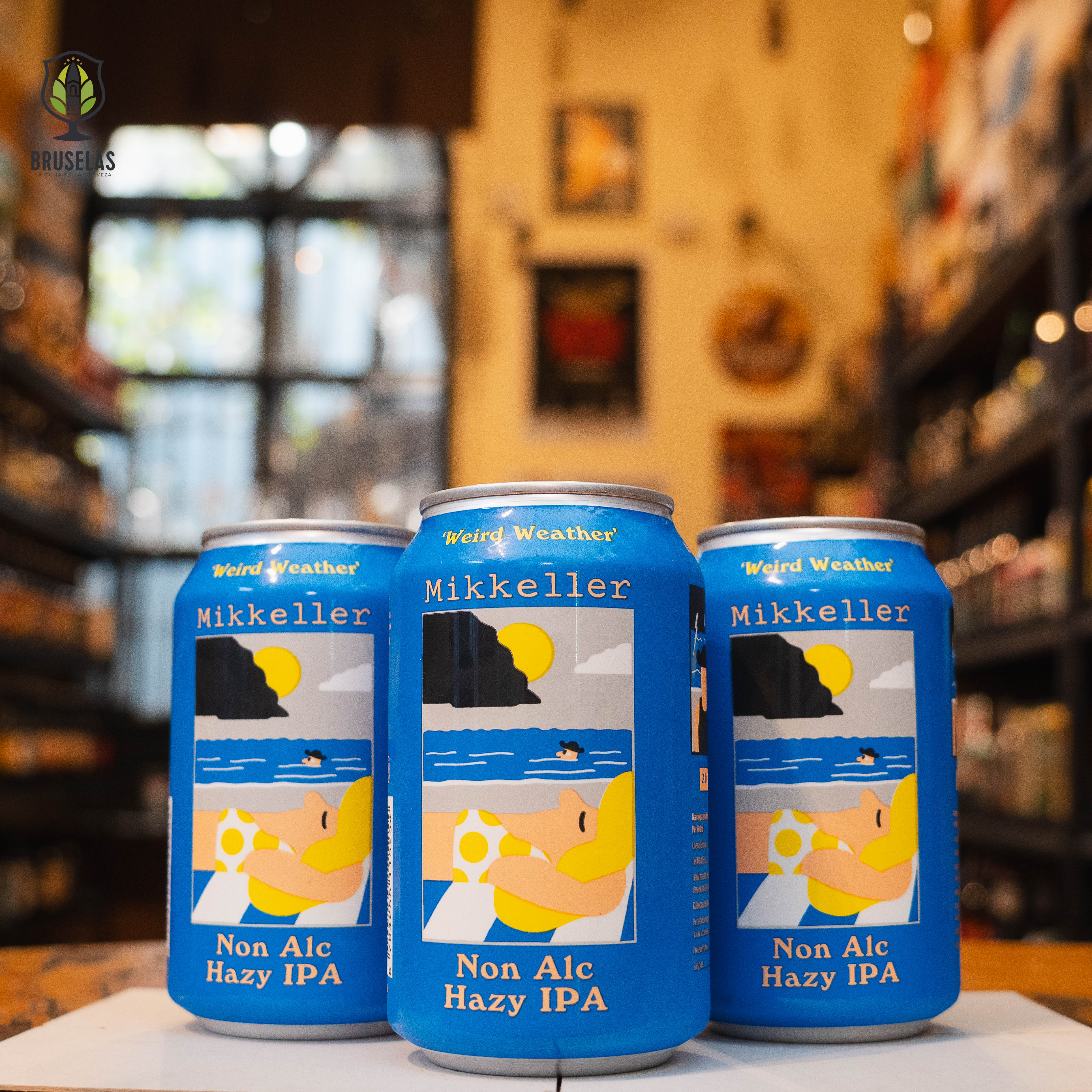 Mikkeller Weird Weather, una Hazy IPA sin alcohol con un ABV de 0.3%. Presenta aromas de frutas tropicales como mango y piña, con toques cítricos y herbales. Su sabor ofrece un amargor moderado y una textura suave, con un final refrescante. Ideal para maridar con ensaladas frescas, ceviche, platos ligeros de pescado o pollo a la parrilla, y postres frutales. Refleja frescura sin alcohol.