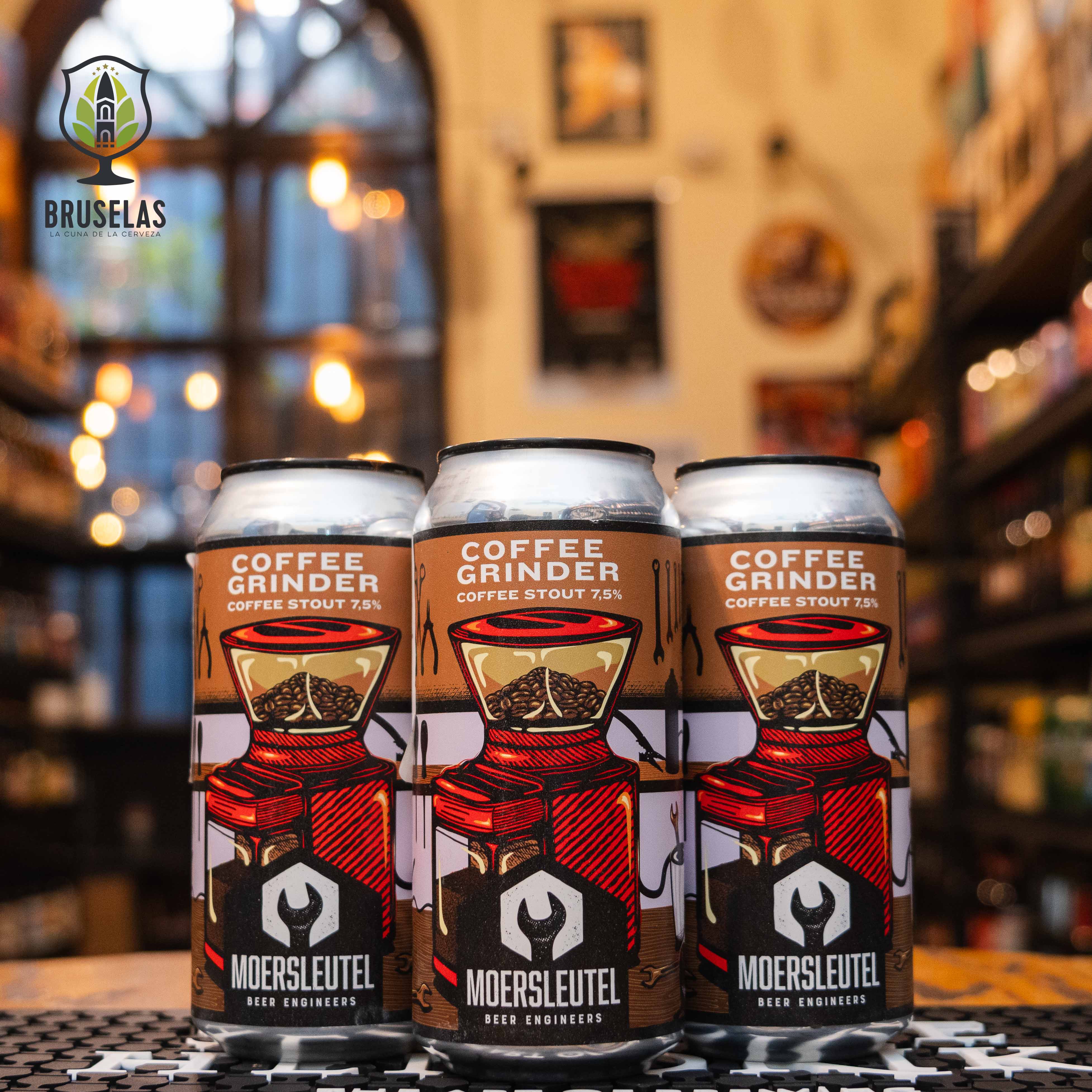 Moersleutel Coffee Grinder, una Stout Flavored/Pastry de Moersleutel Craft Brewery con un ABV de 7.5%. Ofrece intensas notas de café recién molido, chocolate oscuro y vainilla, en un cuerpo denso y cremoso. Su sabor es rico y equilibrado, con dulzor de chocolate y amargura de café. Ideal para maridar con postres de chocolate, pasteles con frutos secos o disfrutar como cerveza de sobremesa.