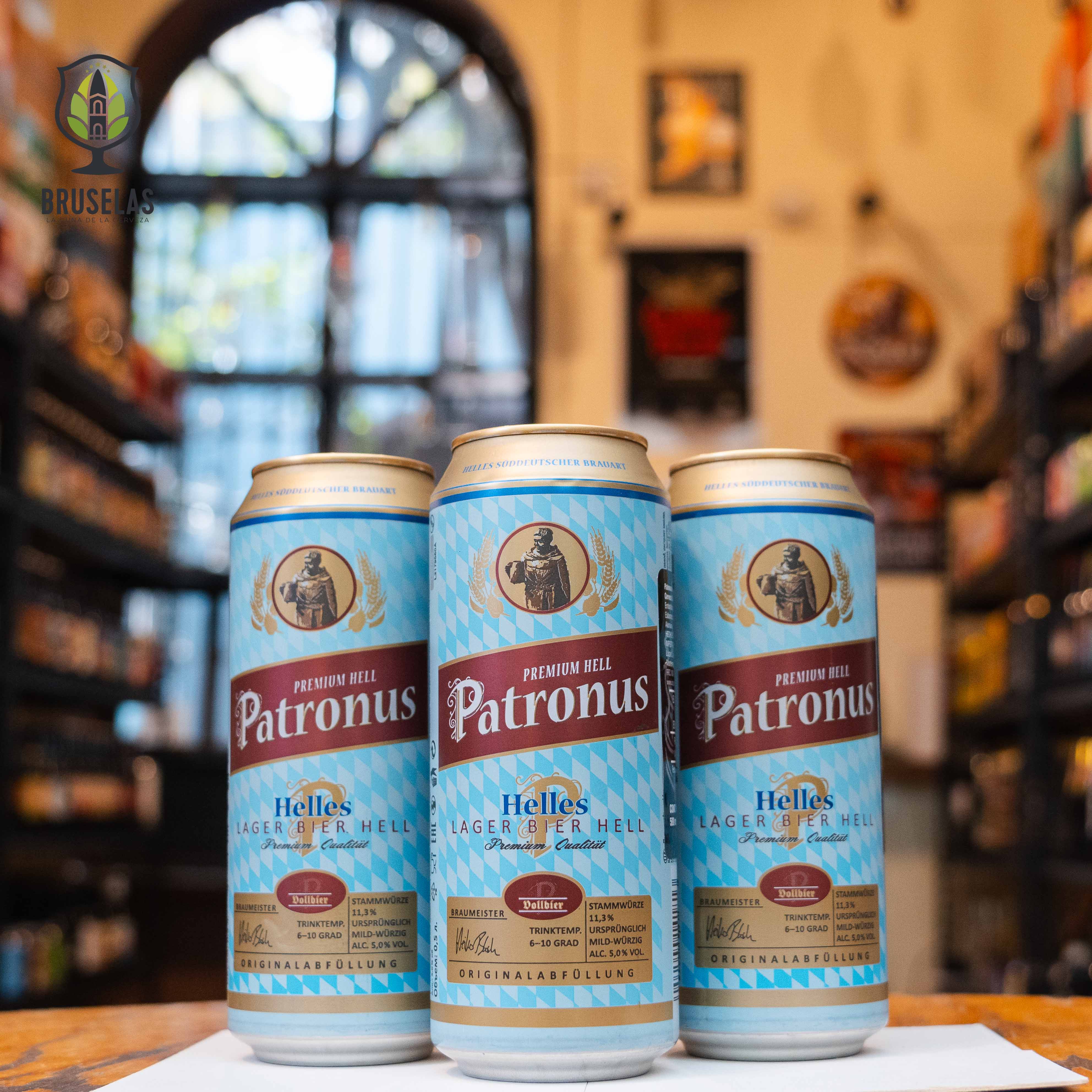 Lata de Patronus Lagerbier Hell, una lager clara de estilo bávaro con un ABV de 5.0%. Presenta un color dorado brillante y espuma blanca persistente. Ofrece aromas de malta y lúpulo suave, con un sabor ligero y maltoso, complementado por un final suave y ligeramente amargo. Ideal para maridar con ensaladas, pescados y carnes blancas. Refleja frescura y suavidad, perfecta para cualquier ocasión.