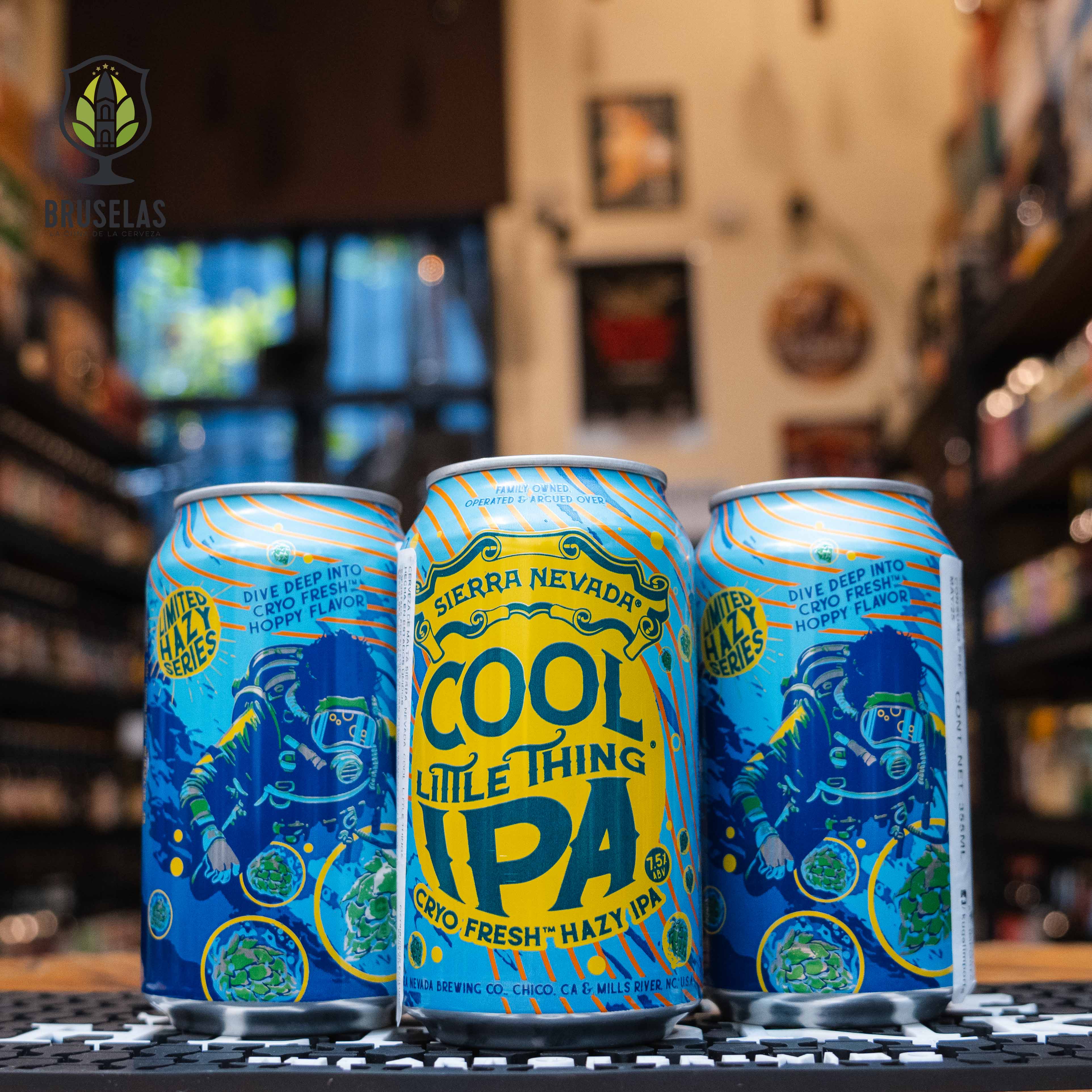 Lata de Sierra Nevada Cool Little Thing, una Cryo Fresh Hazy IPA de Sierra Nevada Brewing Company. La lata es azul y amarilla con un diseño moderno y llamativo. ABV de 7.5%, con aromas de frutas tropicales y cítricos. Sabor jugoso con notas de piña, guayaba y mandarina, con un amargor balanceado. Ideal para acompañar platos picantes, tacos de pescado y ensaladas de frutas frescas.