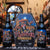 Giftpack de Trooper Day of the Dead, una Chocolate Stout de Robinsons Brewery en colaboración con Iron Maiden. La etiqueta muestra a Eddie vestido como catrín, celebrando el Día de Muertos. Con un ABV de 4.5%, destaca por sus notas de chocolate oscuro y caramelo. Ideal para acompañar postres de chocolate, carnes asadas o pan de muerto. Diseño festivo y coleccionable para los fans de la banda y la cultura mexicana.