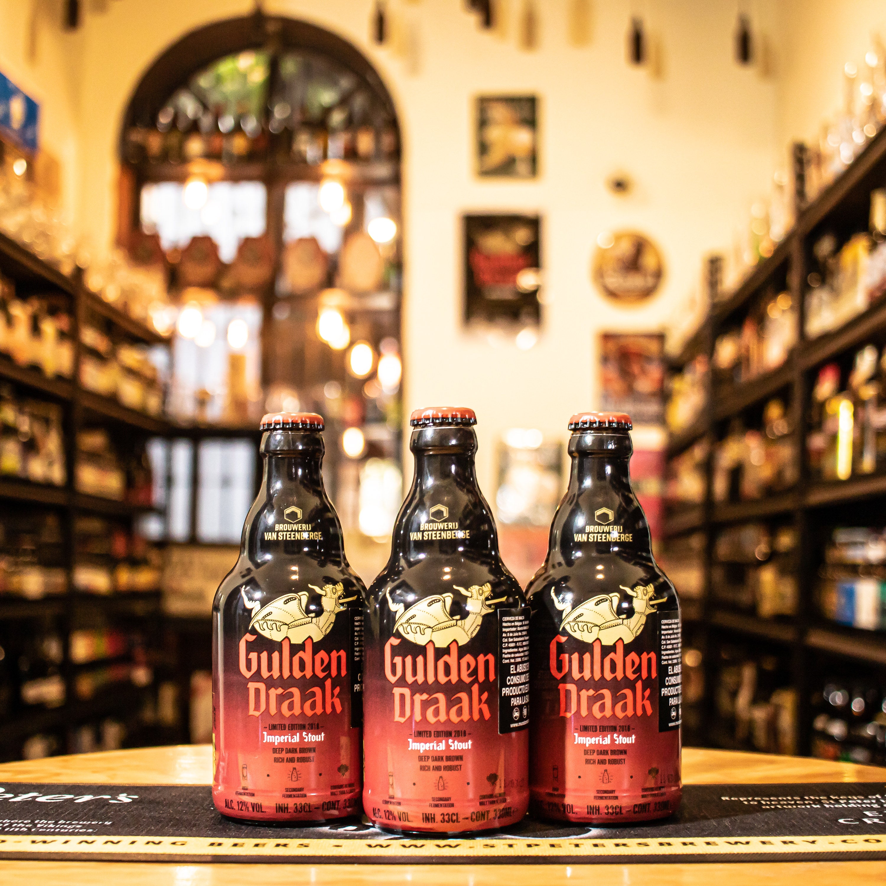 La Gulden Draak Imperial Stout es una cerveza belga de estilo Imperial Stout, elaborada por Brouwerij Van Steenberge, con un ABV del 12%, siendo la más potente de la gama Gulden Draak. Presenta un color marrón oscuro a negro y un perfil de sabor complejo con notas de plátano, chocolate, café, y malta tostada. Su final es equilibrado, con una combinación de dulzura inicial y un toque amargo.