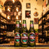 Botella de Tsingtao, una lager china producida por Tsingtao Brewery con un ABV de 4.7%. Ofrece aromas ligeros de malta con toques herbales, mientras que en boca es refrescante, con un amargor suave y un final limpio. Es ideal para maridar con comida china, sushi y mariscos. Presentación en botella de 330 ml.